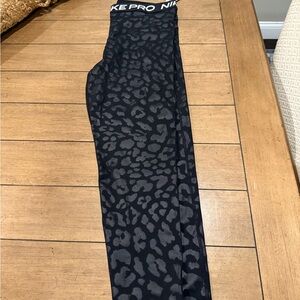 NWT Nike Women's Black Training Leggings
